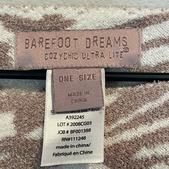 Barefoot Dreams Cozy Chic Ultra Lite Poncho, Tan/Beige Animal Print, One Size - Picture 4 of 13